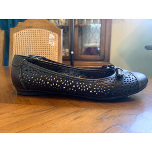 Clarks Bendables Black Poem Journal perforated Leather Comfort Ballet Flats Sz 8